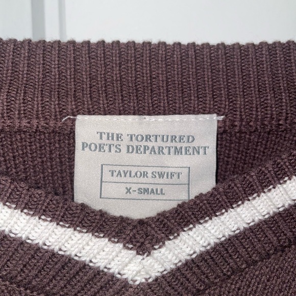 Taylor Swift Chocolate V-Neck Sweater - Picture 2 of 5